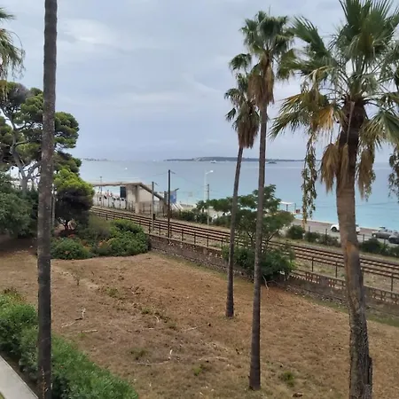 Cozy Cocoon With Balcony Close To The Sea شقة *