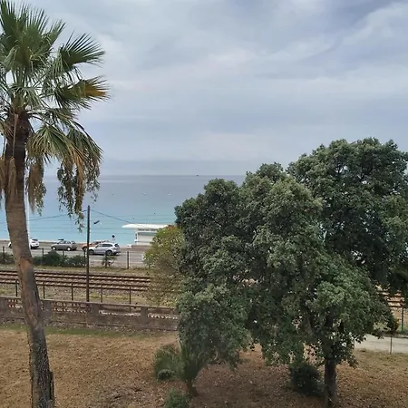 Cozy Cocoon With Balcony Close To The Sea * كان