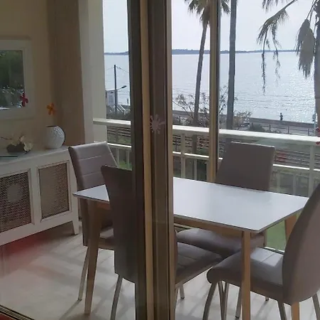 شقة Cozy Cocoon With Balcony Close To The Sea *