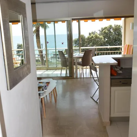 Cozy Cocoon With Balcony Close To The Sea *