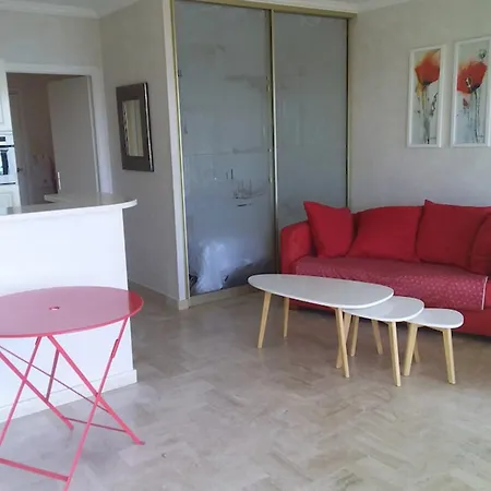 Cozy Cocoon With Balcony Close To The Sea Apartamento *