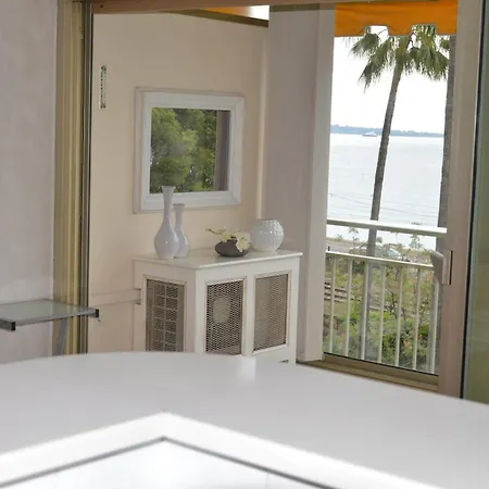 Cozy Cocoon With Balcony Close To The Sea Apartment *