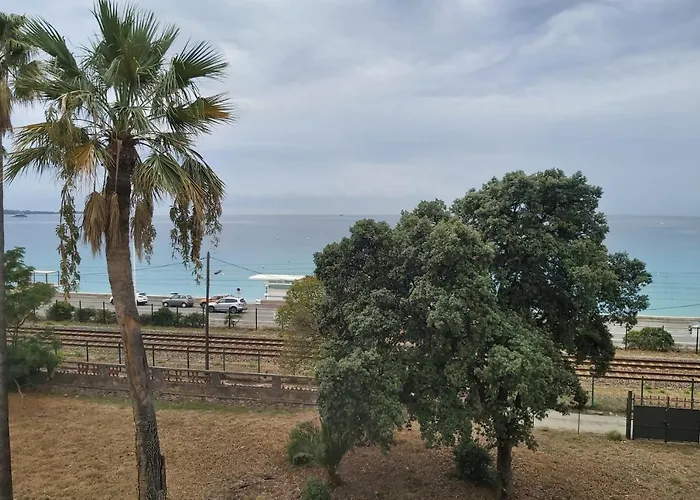 Cozy Cocoon With Balcony Close To The Sea * 칸느
