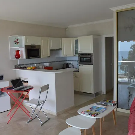 公寓 Cozy Cocoon With Balcony Close To The Sea *